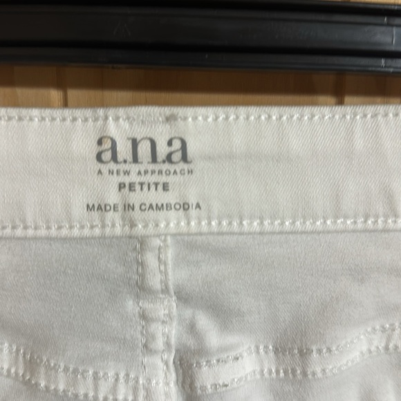 a.n.a White Ankle Skinny Cropped Jeans - Picture 3 of 5